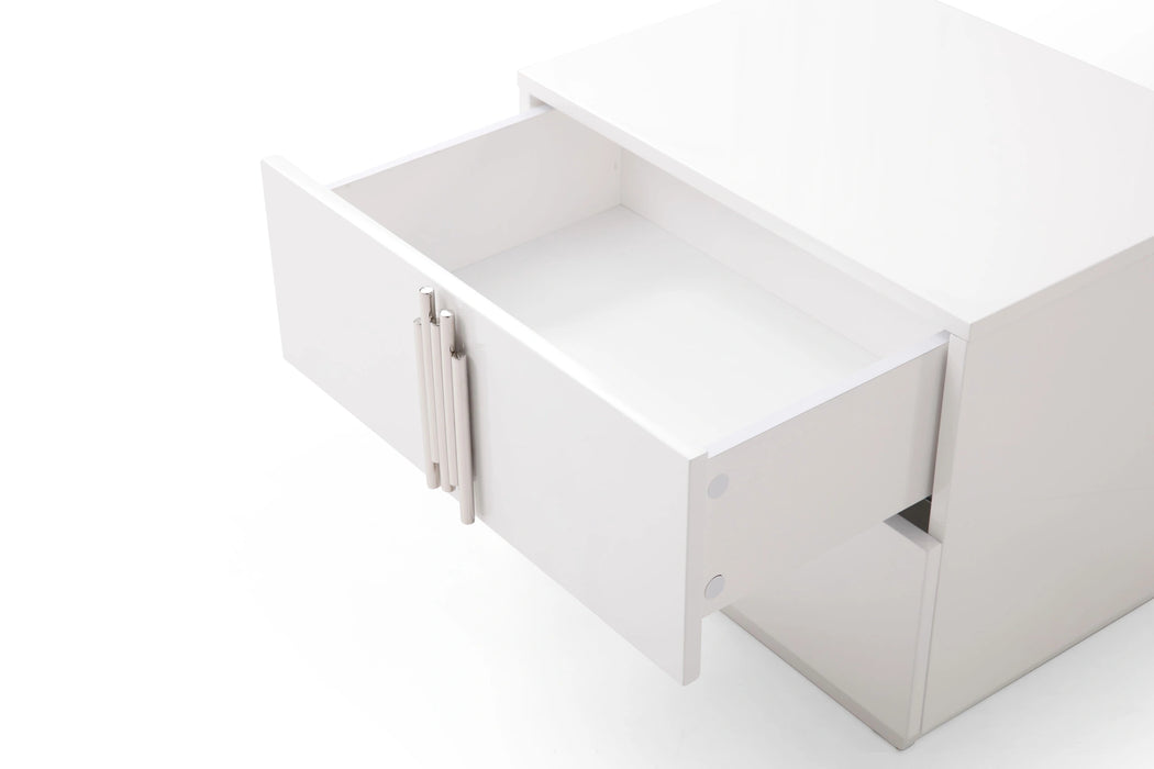 Token - Modern White + Stainless Steel Bed + Nightstands
